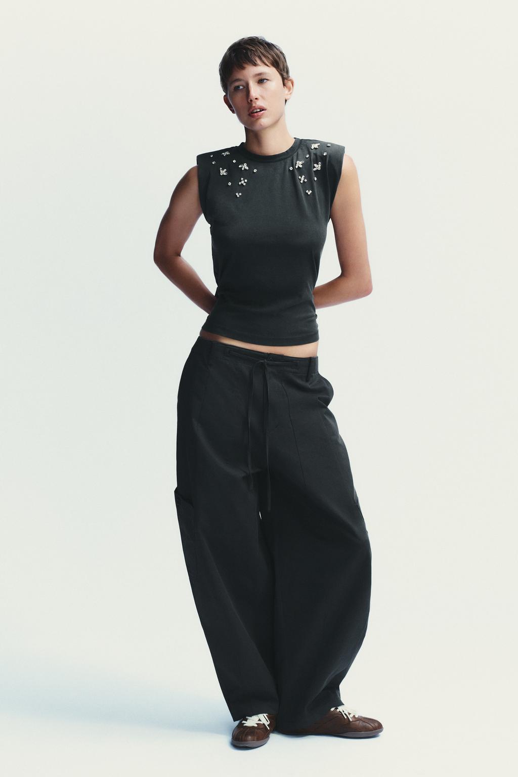 When it comes to concerts, your outfit is just as important as the music. Whether you’re dancing under the stars at a festival or singing along at a stadium show, the right look can make the night unforgettable. That’s why we’ve rounded up the 100 Best Concert Outfits, drawing major inspiration from Coldplay’s unique style and the vibrant energy of their live shows.
