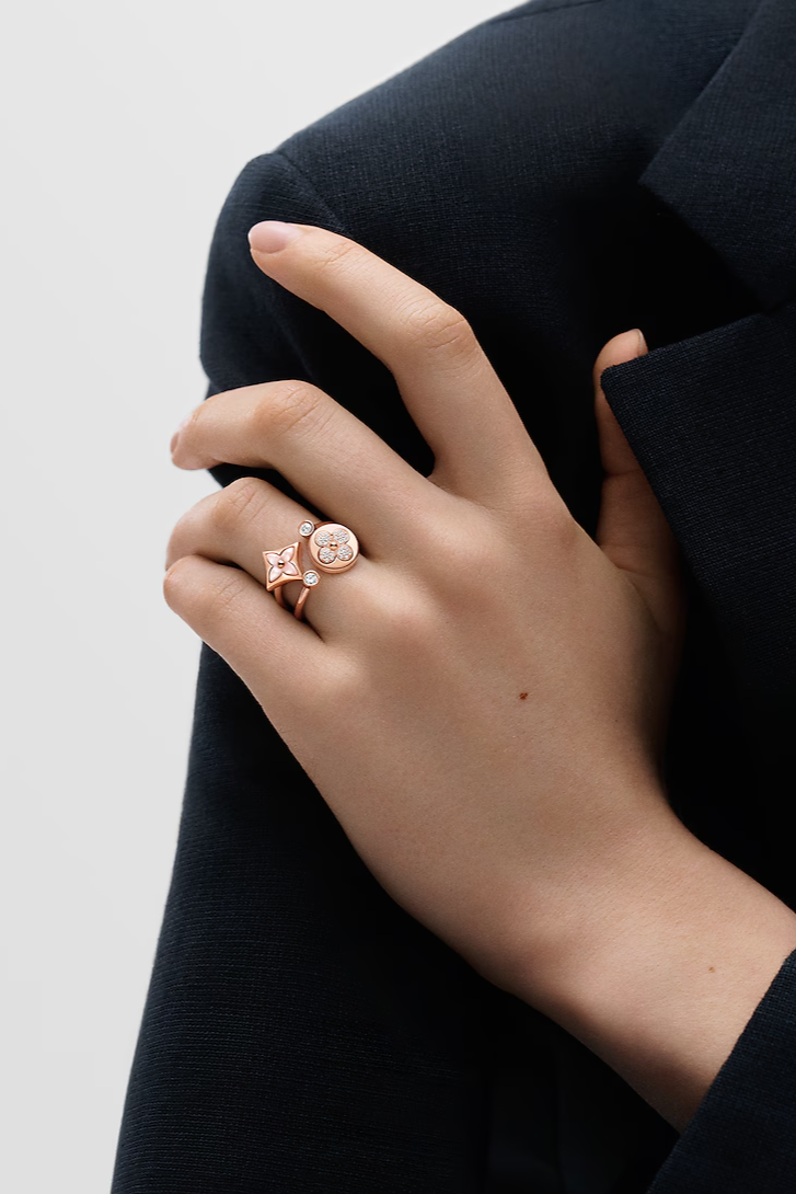 Color Blossom Mini Star Ring on Women hand | Louis Vuitton | Briondi