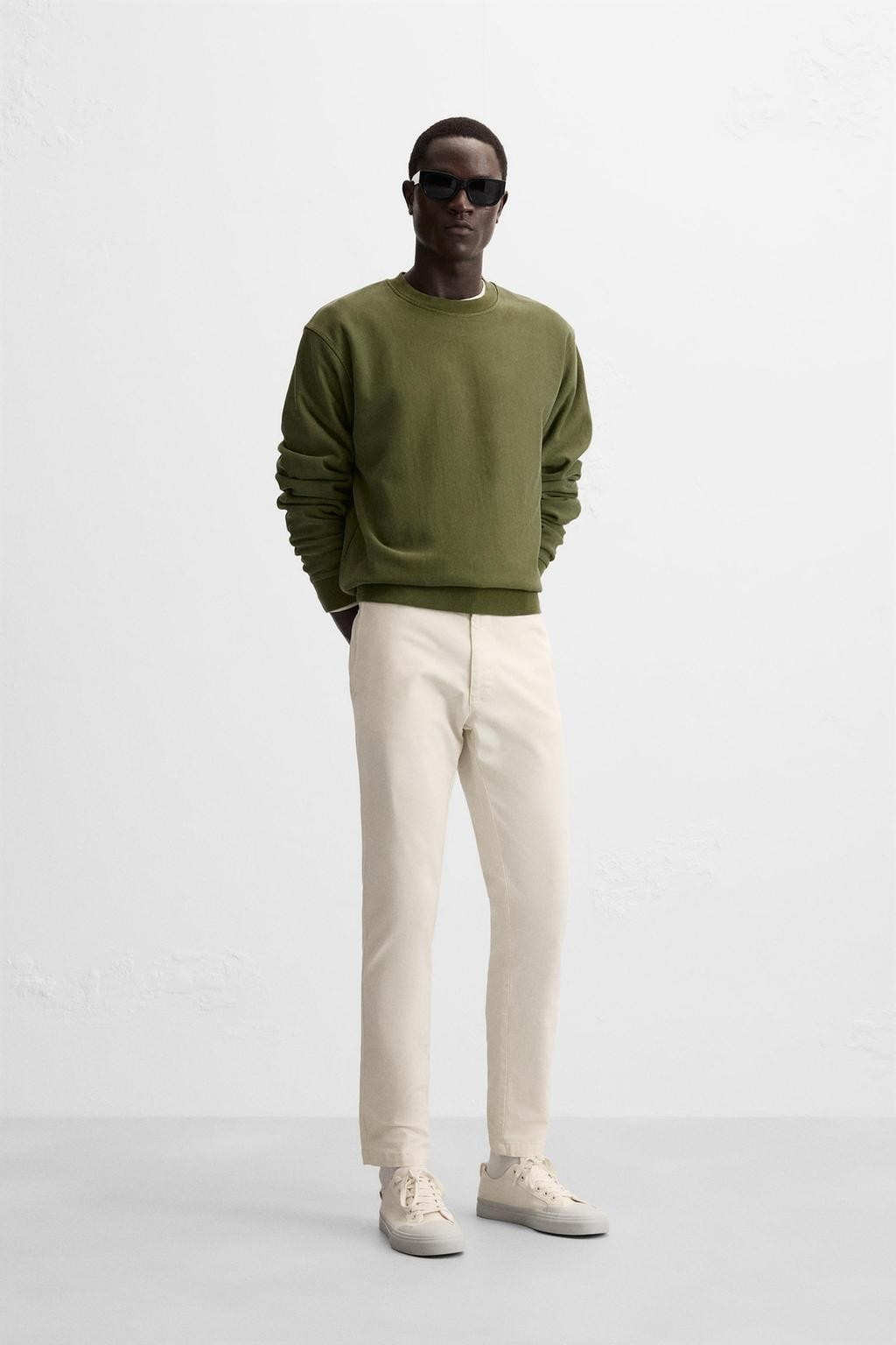 Black man wearing a zara skinny chino pants with a green sweatshirt for Grandparents Day | Briondi